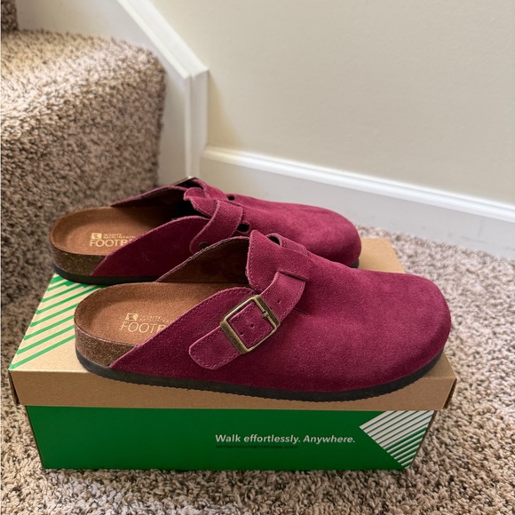 Women’s Slip On Clogs - Picture 3 of 6